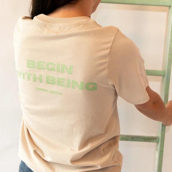 Camiseta Boxy Begin With being